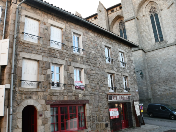 Immeuble avec Local Commercial et Appartements à La Chaise-Dieu 