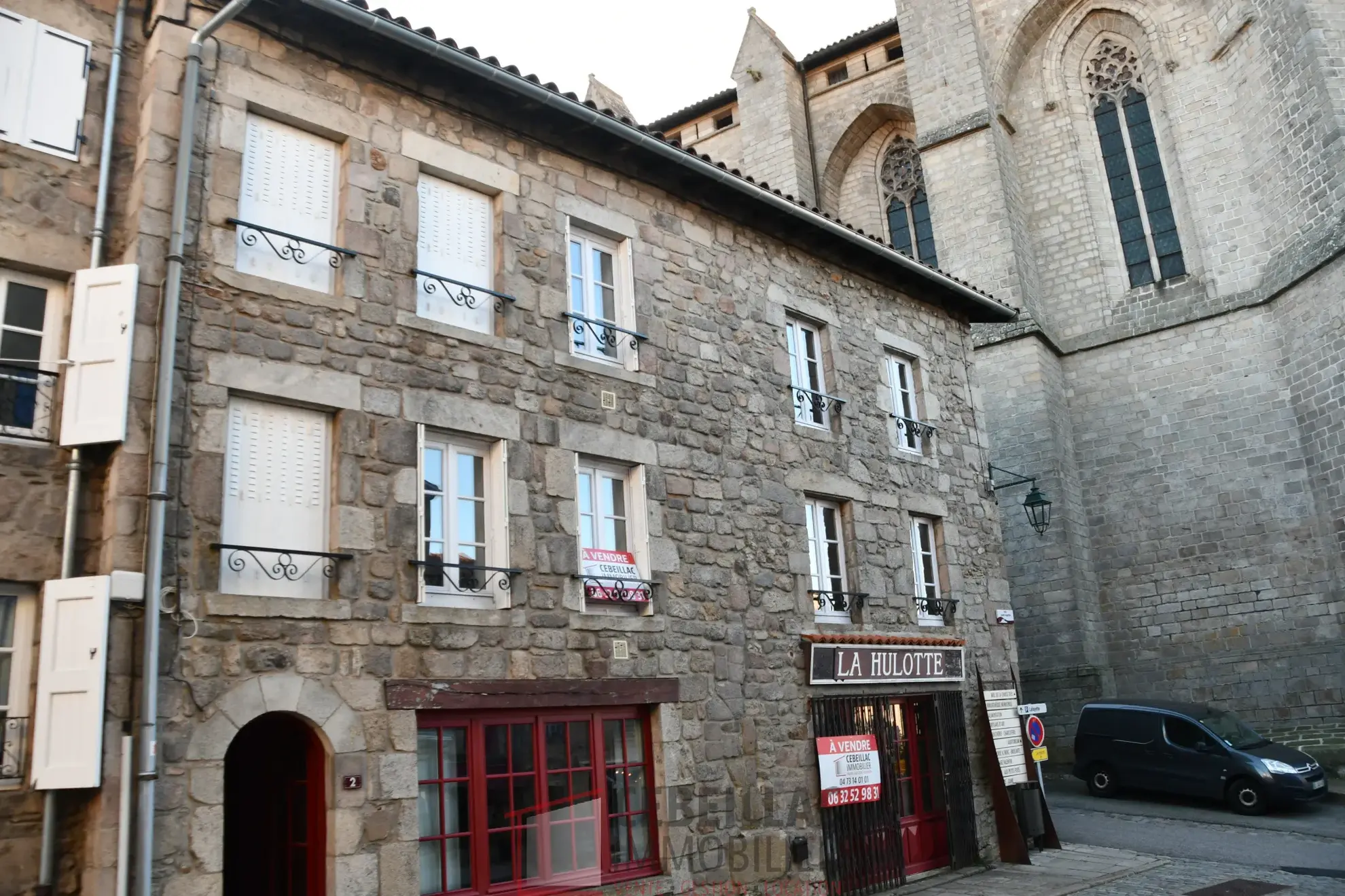 Immeuble avec Local Commercial et Appartements à La Chaise-Dieu 