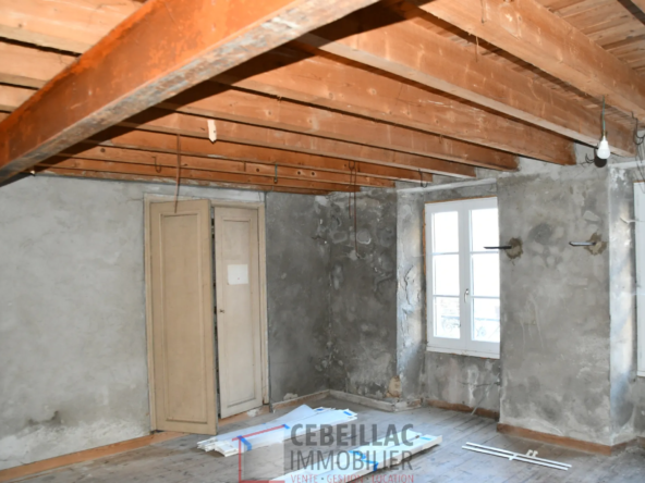 Immeuble avec Local Commercial et Appartements à La Chaise-Dieu 