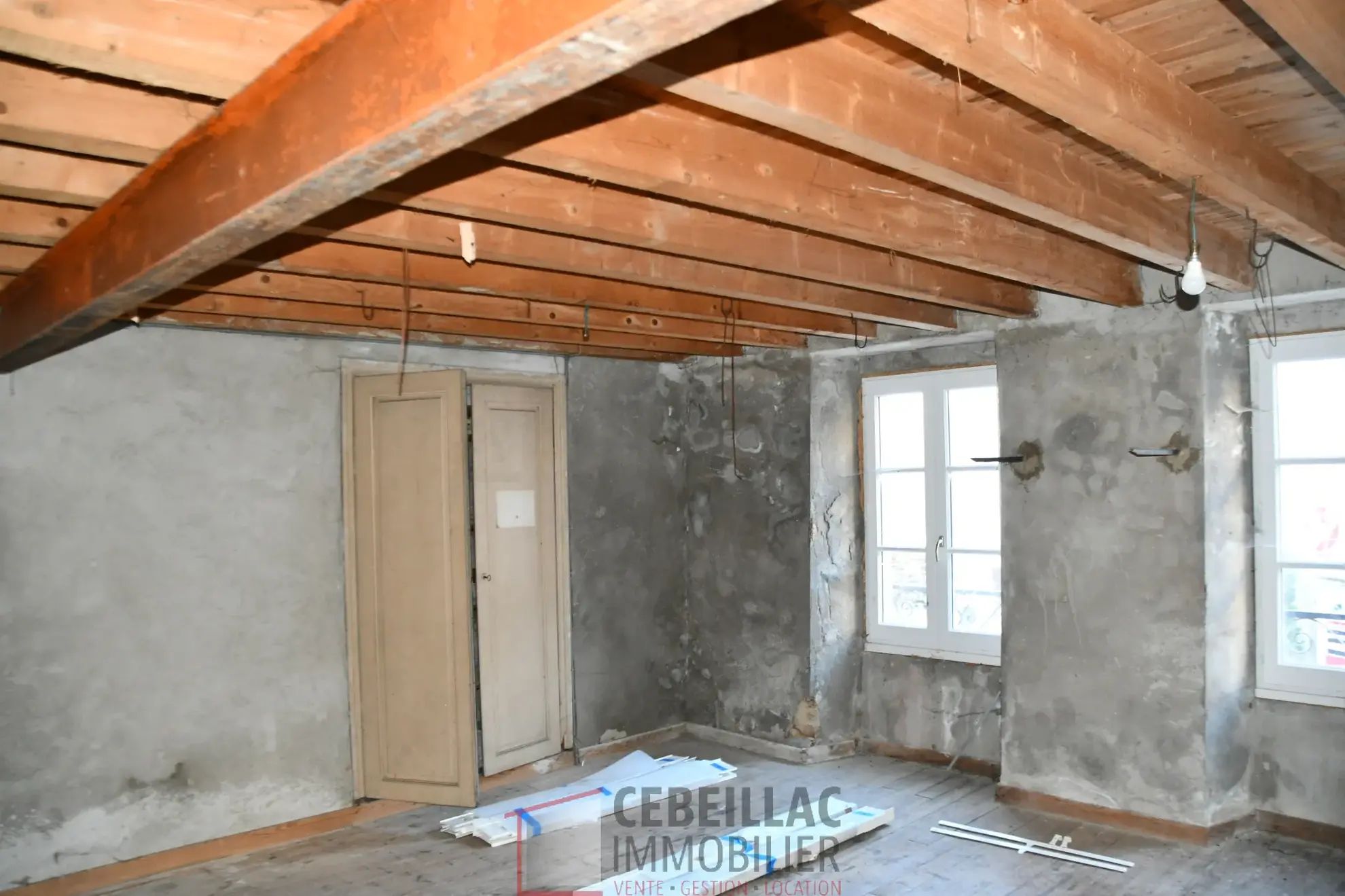 Immeuble avec Local Commercial et Appartements à La Chaise-Dieu 
