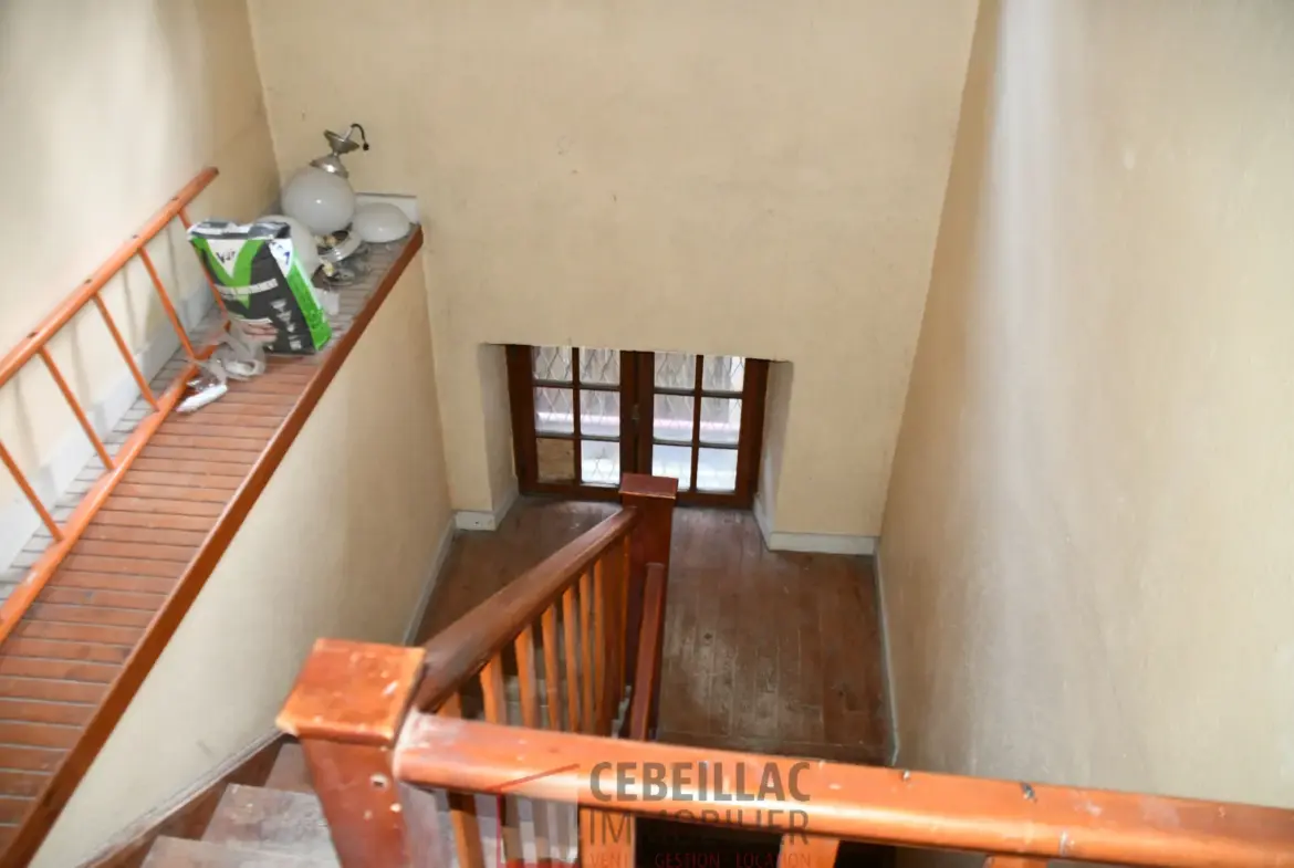 Immeuble avec Local Commercial et Appartements à La Chaise-Dieu 