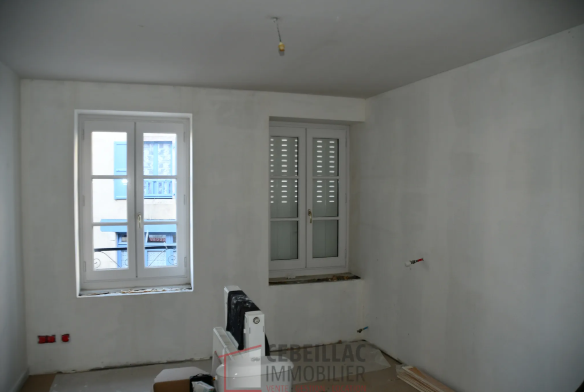 Immeuble avec Local Commercial et Appartements à La Chaise-Dieu 