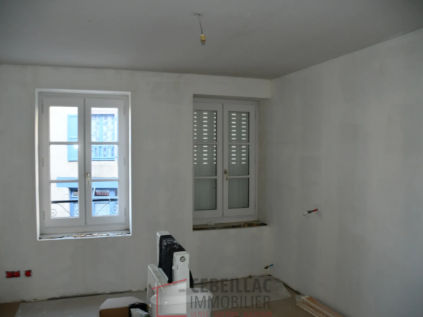 Immeuble avec Local Commercial et Appartements à La Chaise-Dieu 