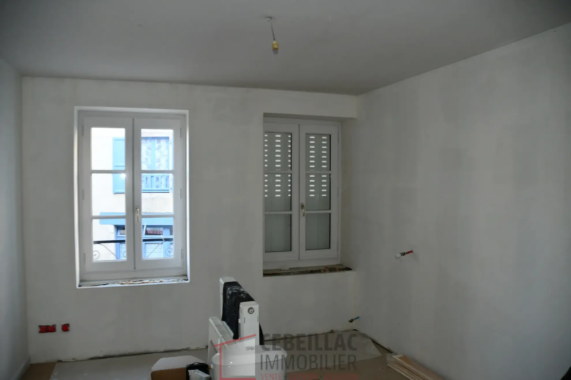 Immeuble avec Local Commercial et Appartements à La Chaise-Dieu 