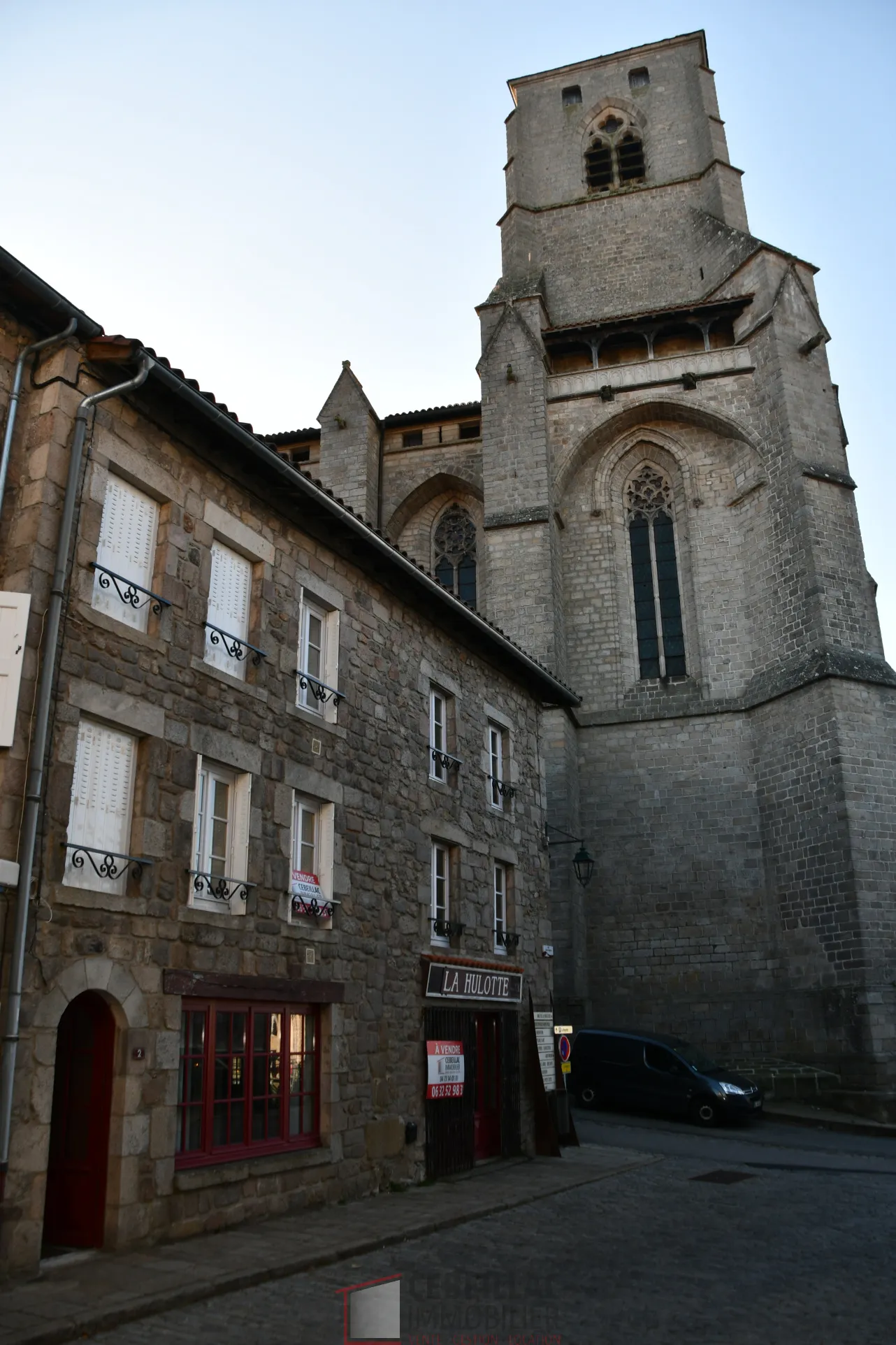 Immeuble avec Local Commercial et Appartements à La Chaise-Dieu 