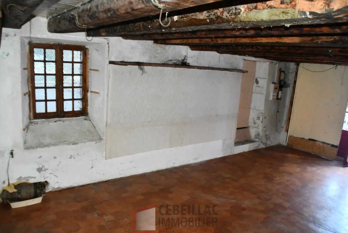 Immeuble avec Local Commercial et Appartements à La Chaise-Dieu 