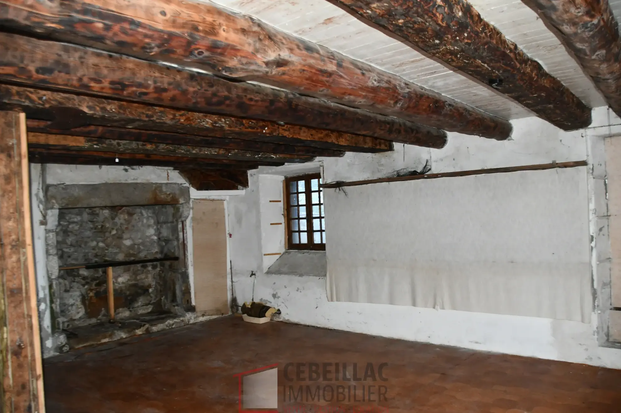 Immeuble avec Local Commercial et Appartements à La Chaise-Dieu 