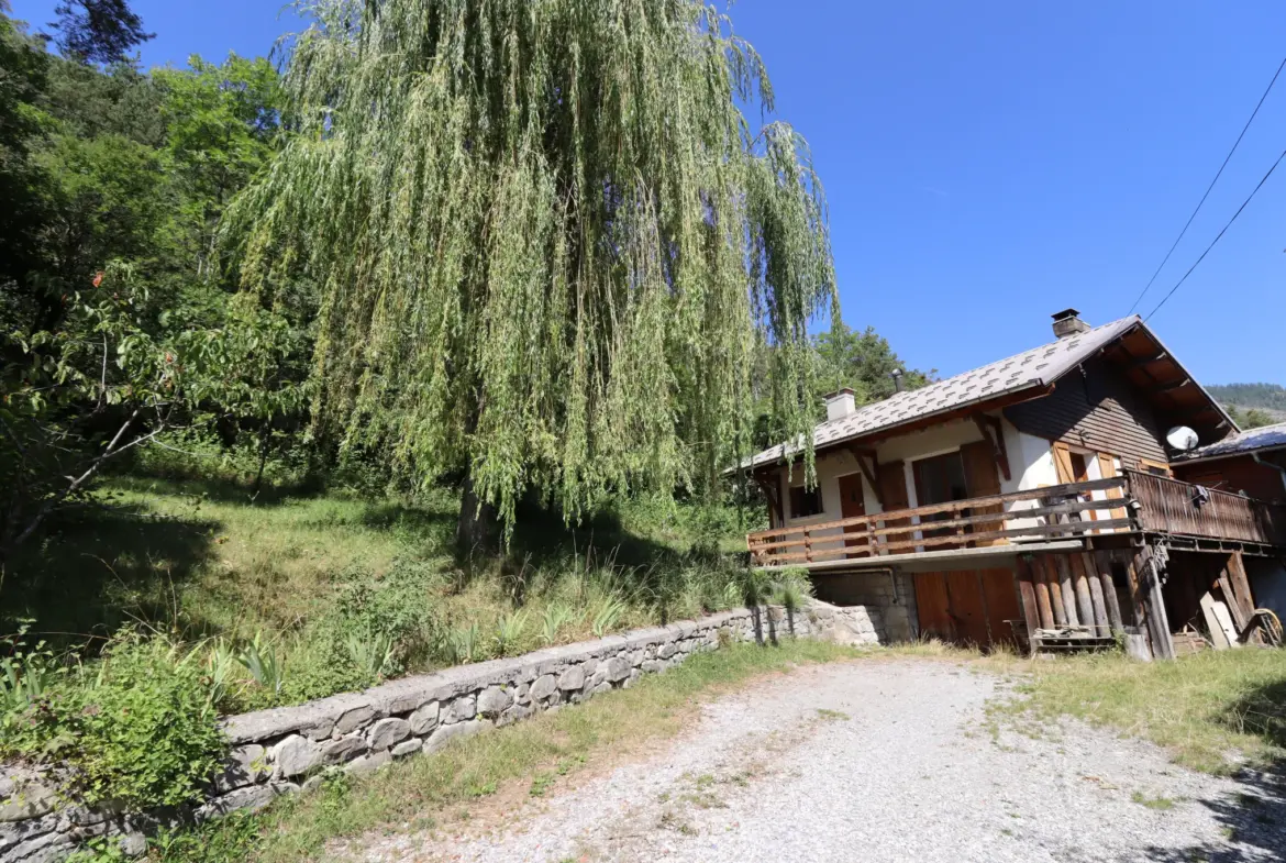 Maison spacieuse avec jardin à Beauvezer, près des montagnes 