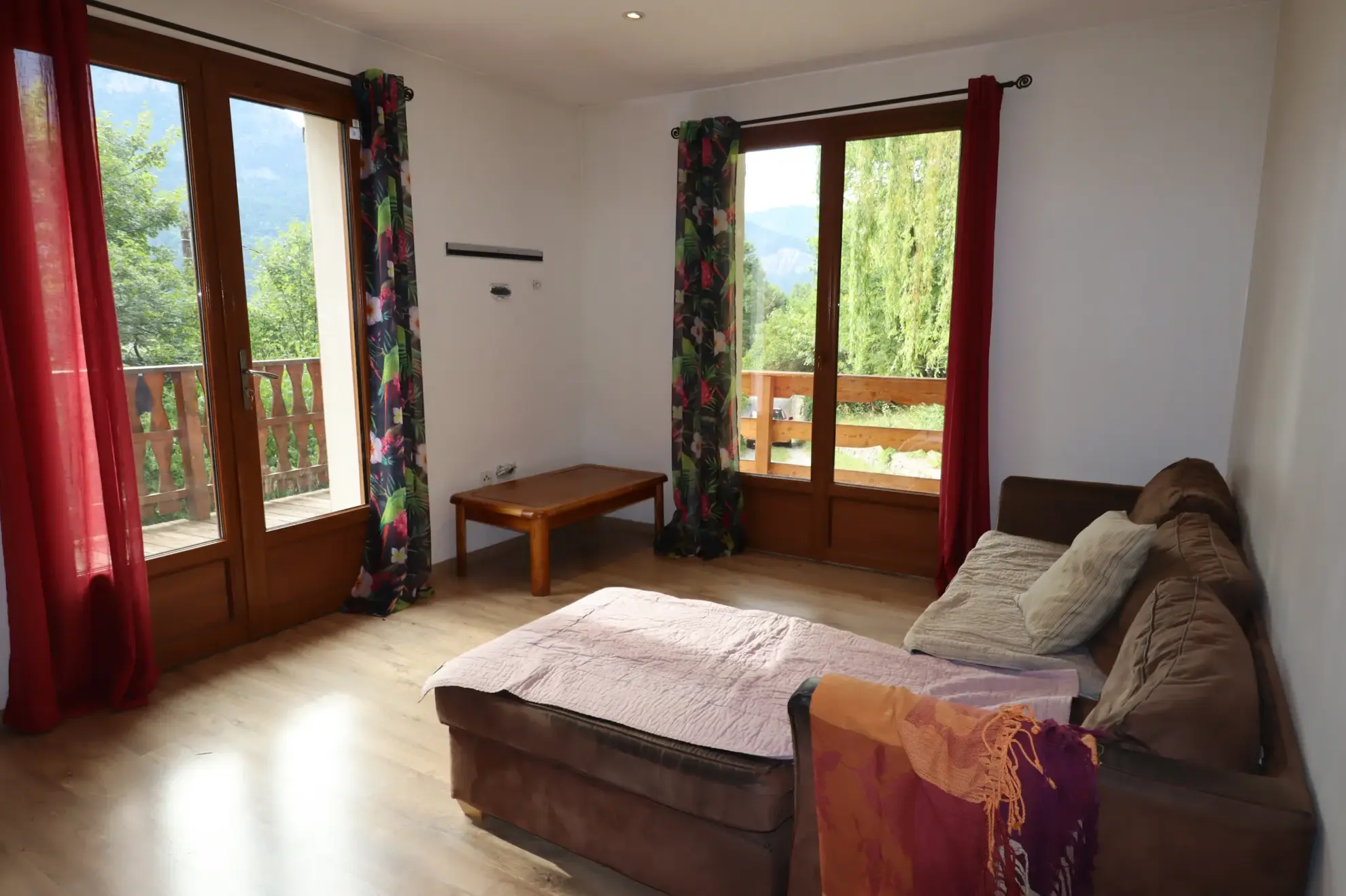 Maison spacieuse avec jardin à Beauvezer, près des montagnes 