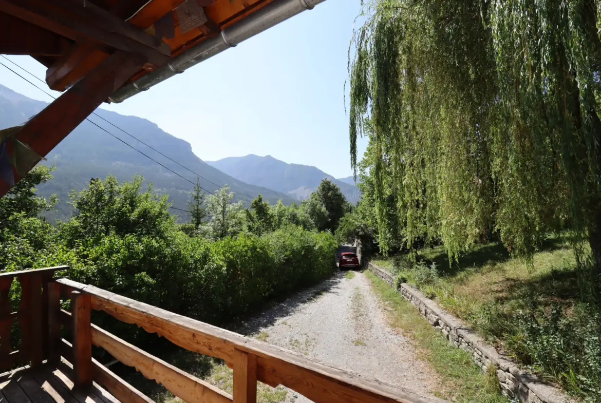 Maison spacieuse avec jardin à Beauvezer, près des montagnes 
