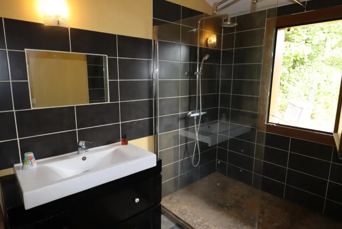 Maison spacieuse avec jardin à Beauvezer, près des montagnes 
