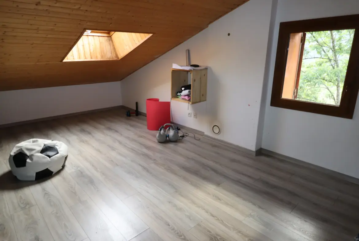 Maison spacieuse avec jardin à Beauvezer, près des montagnes 