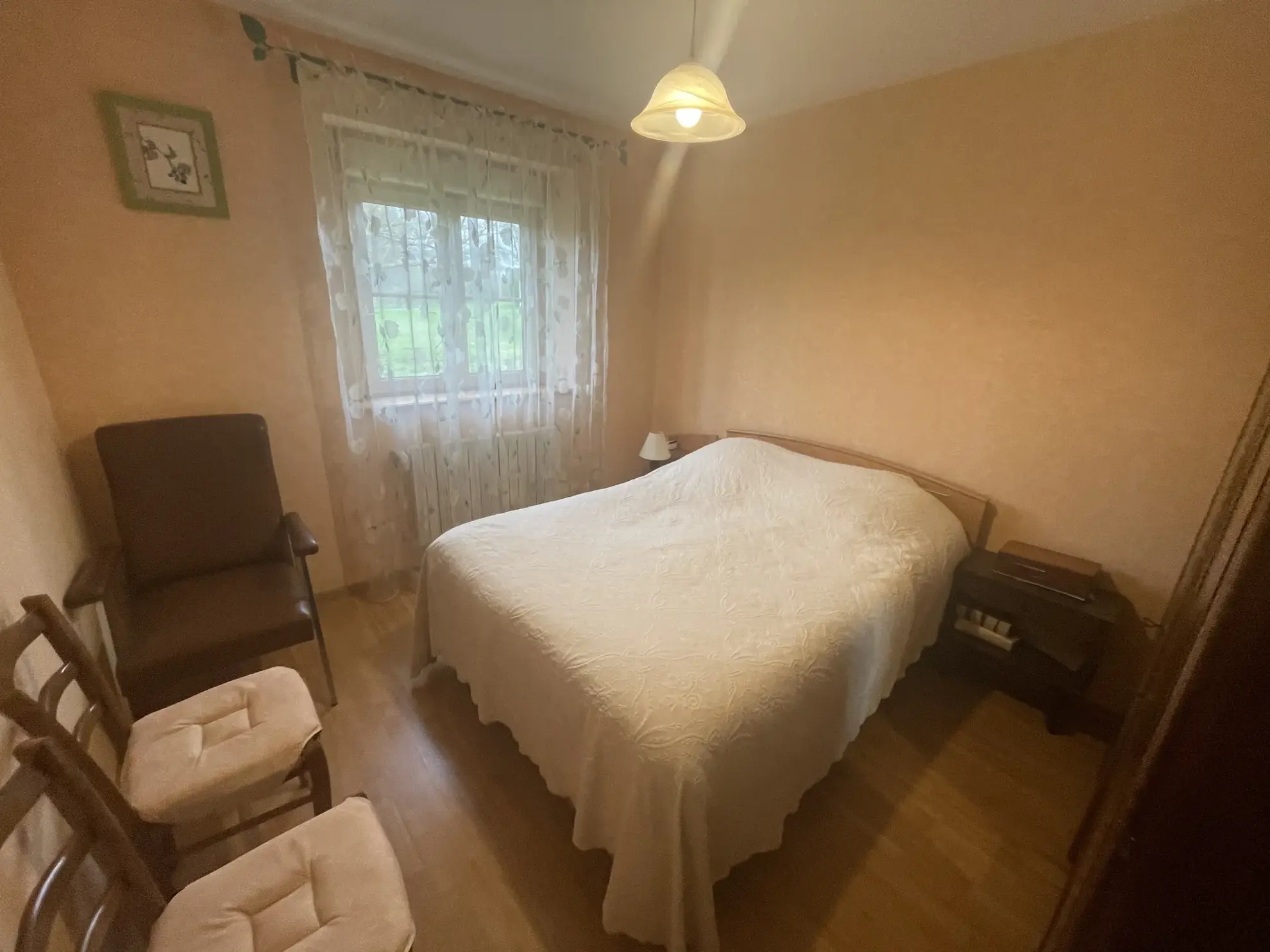 À vendre : Maison de 137 m² à Noyant avec grandes dépendances 
