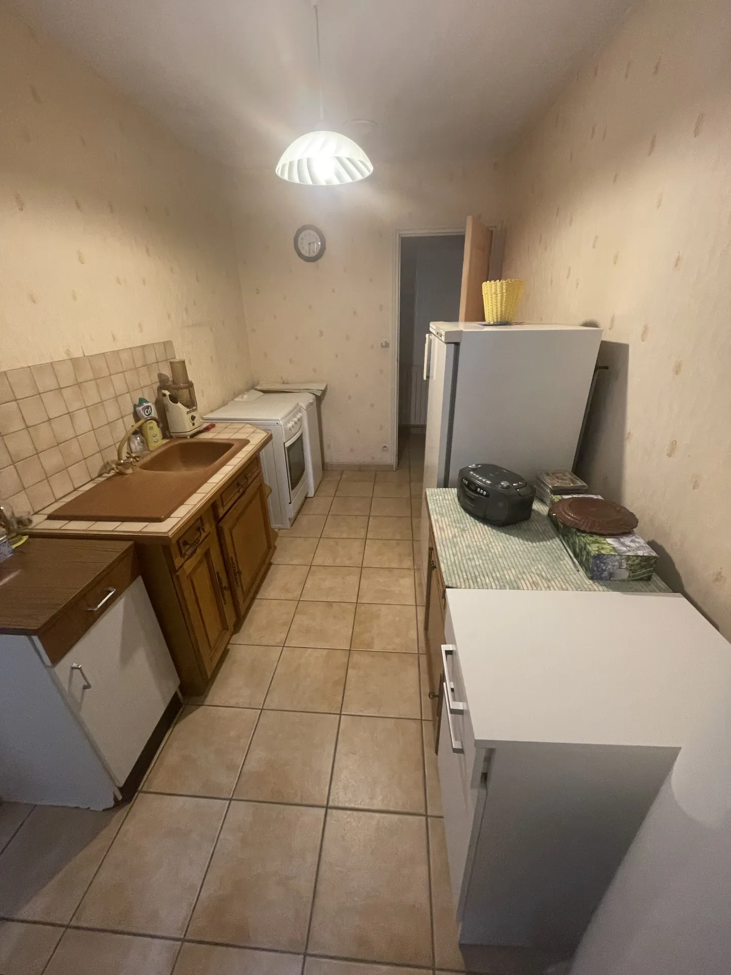 À vendre : Maison de 137 m² à Noyant avec grandes dépendances 