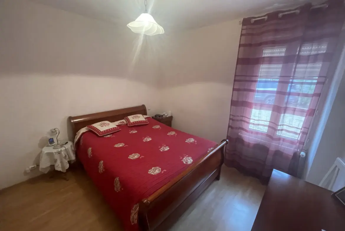 À vendre : Maison de 137 m² à Noyant avec grandes dépendances 