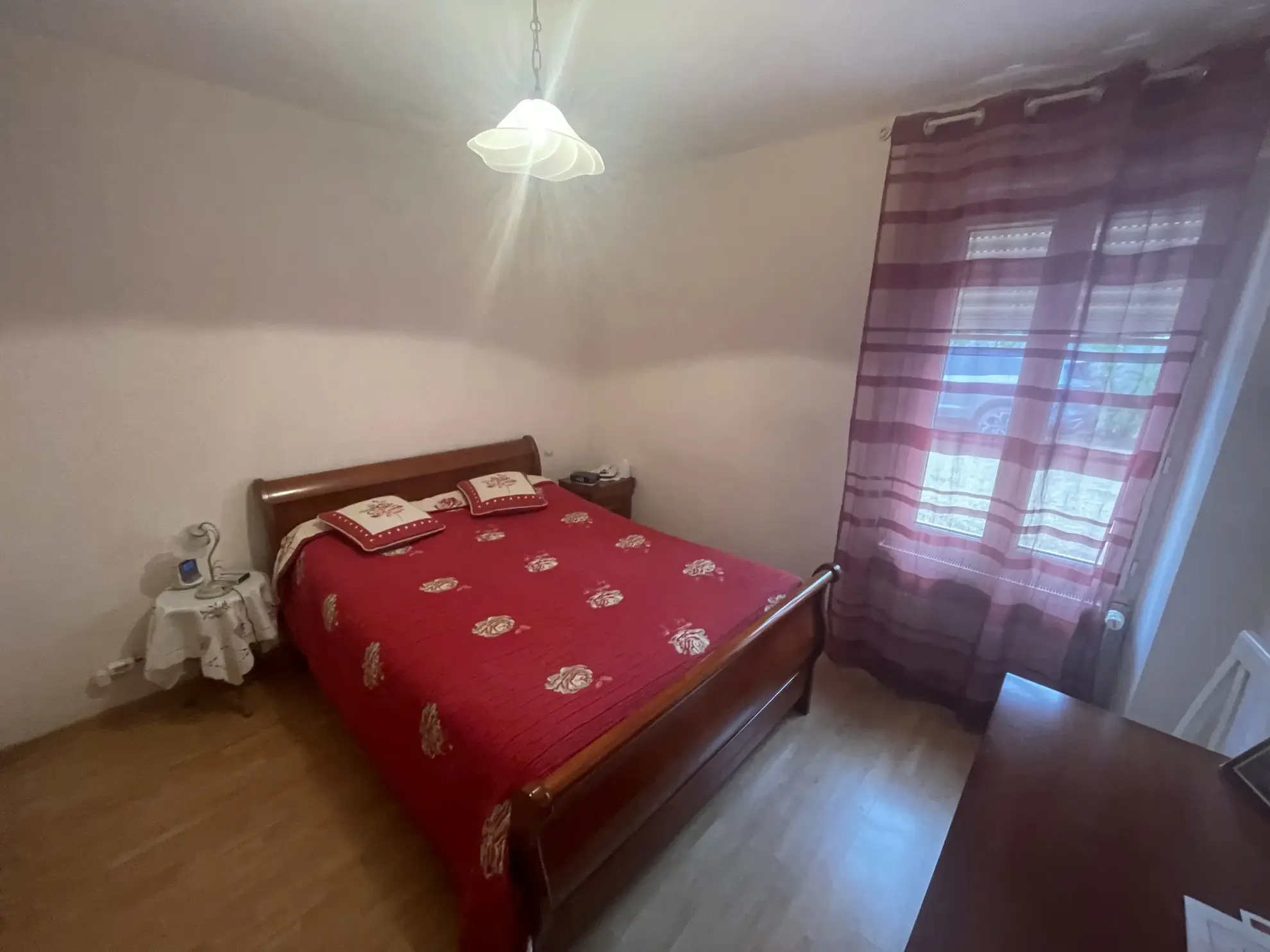 À vendre : Maison de 137 m² à Noyant avec grandes dépendances 