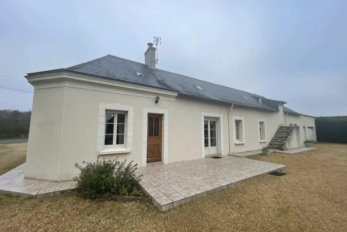 À vendre : Maison de 137 m² à Noyant avec grandes dépendances 