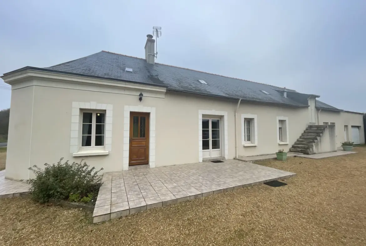 À vendre : Maison de 137 m² à Noyant avec grandes dépendances 