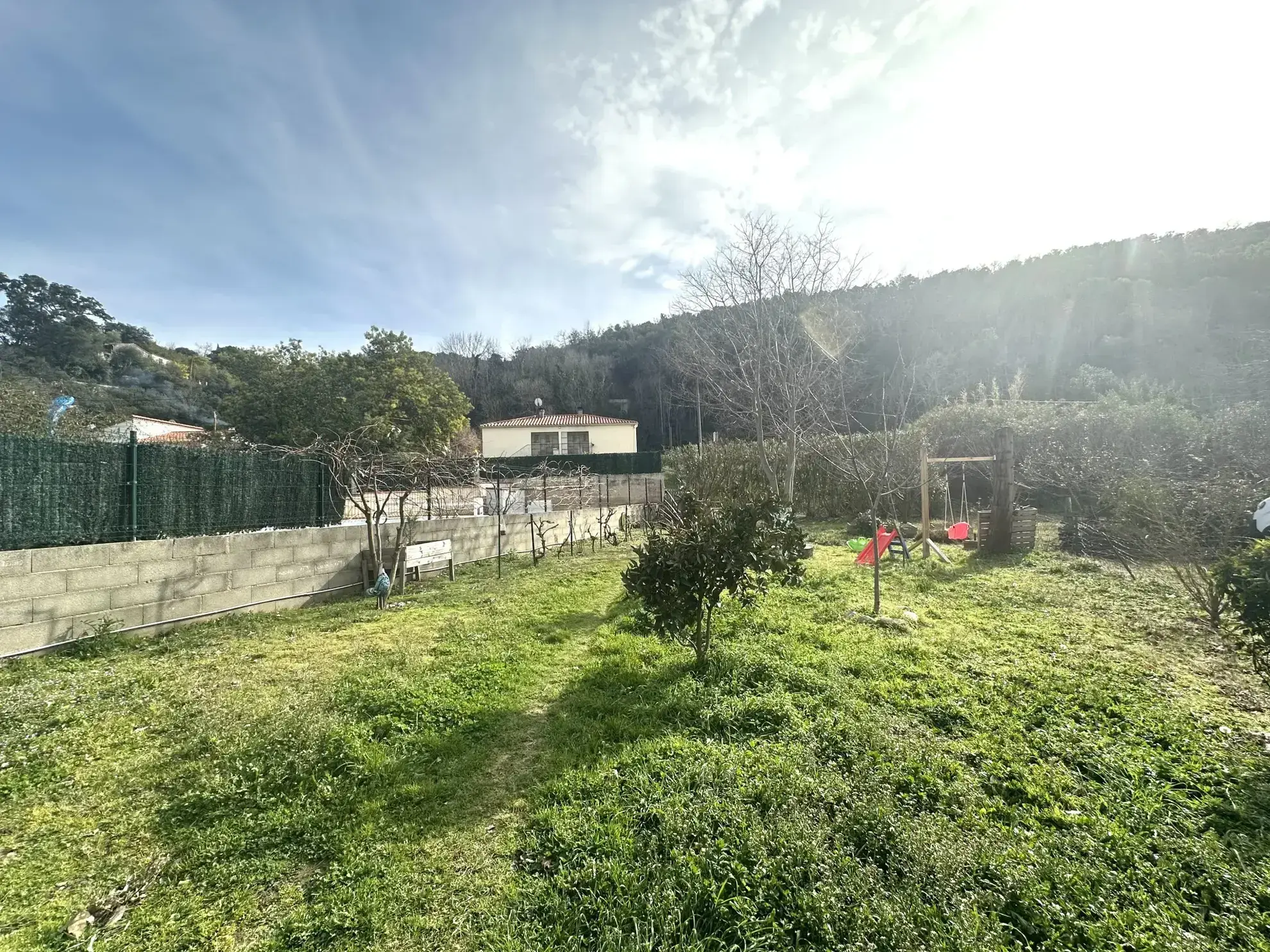 Appartement lumineux 66 m² avec jardin et terrasse à Reynes 