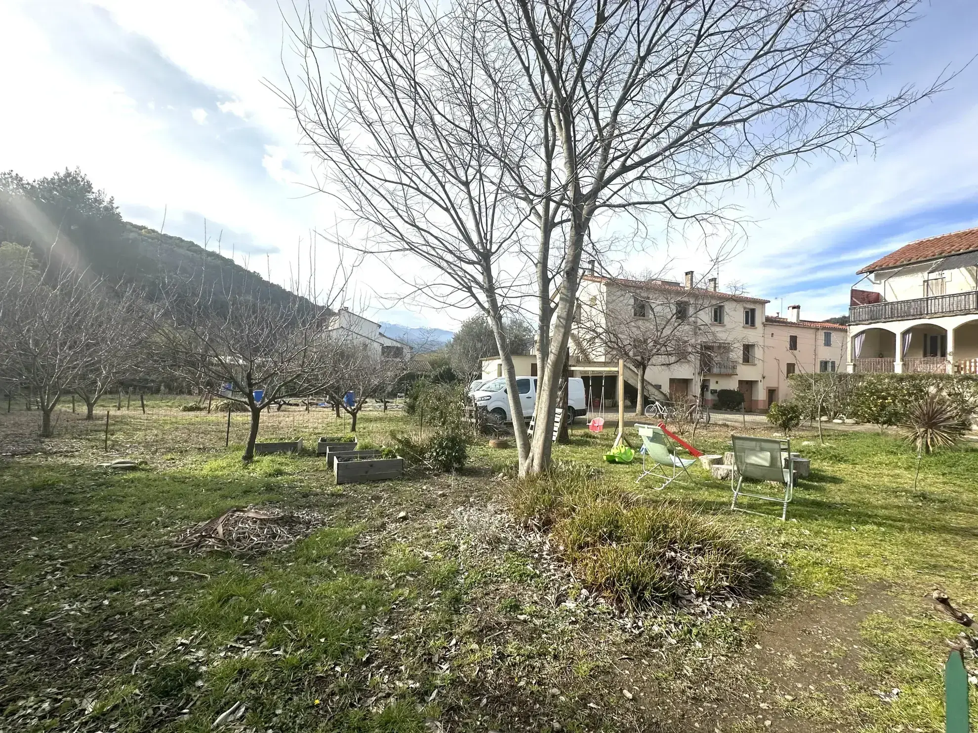 Appartement lumineux 66 m² avec jardin et terrasse à Reynes 