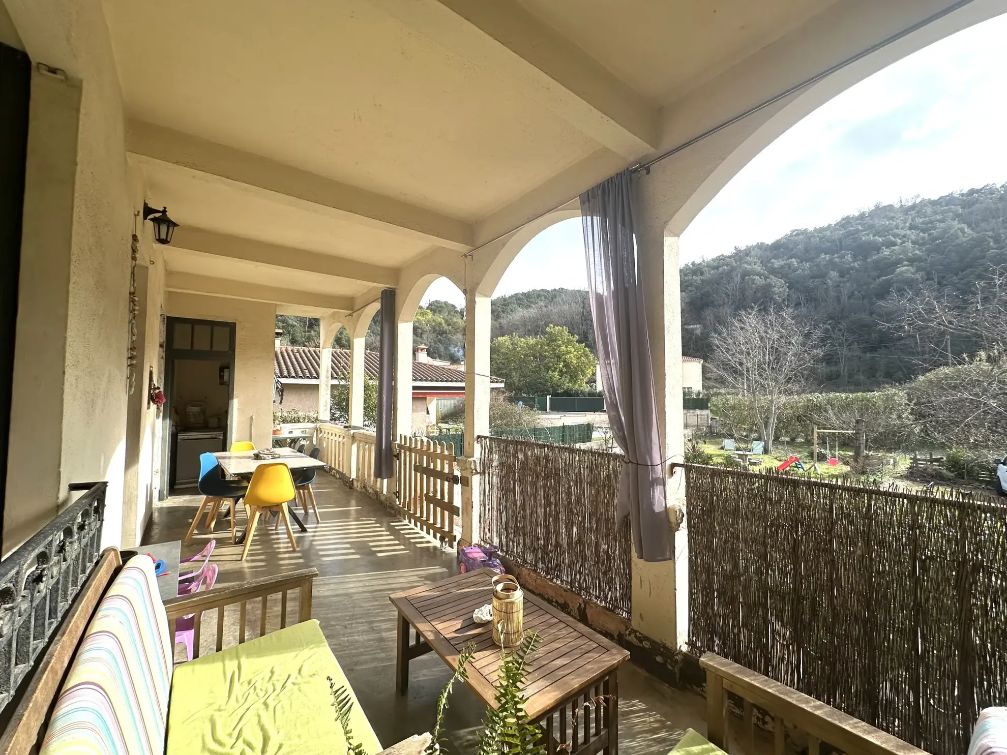Appartement lumineux 66 m² avec jardin et terrasse à Reynes 