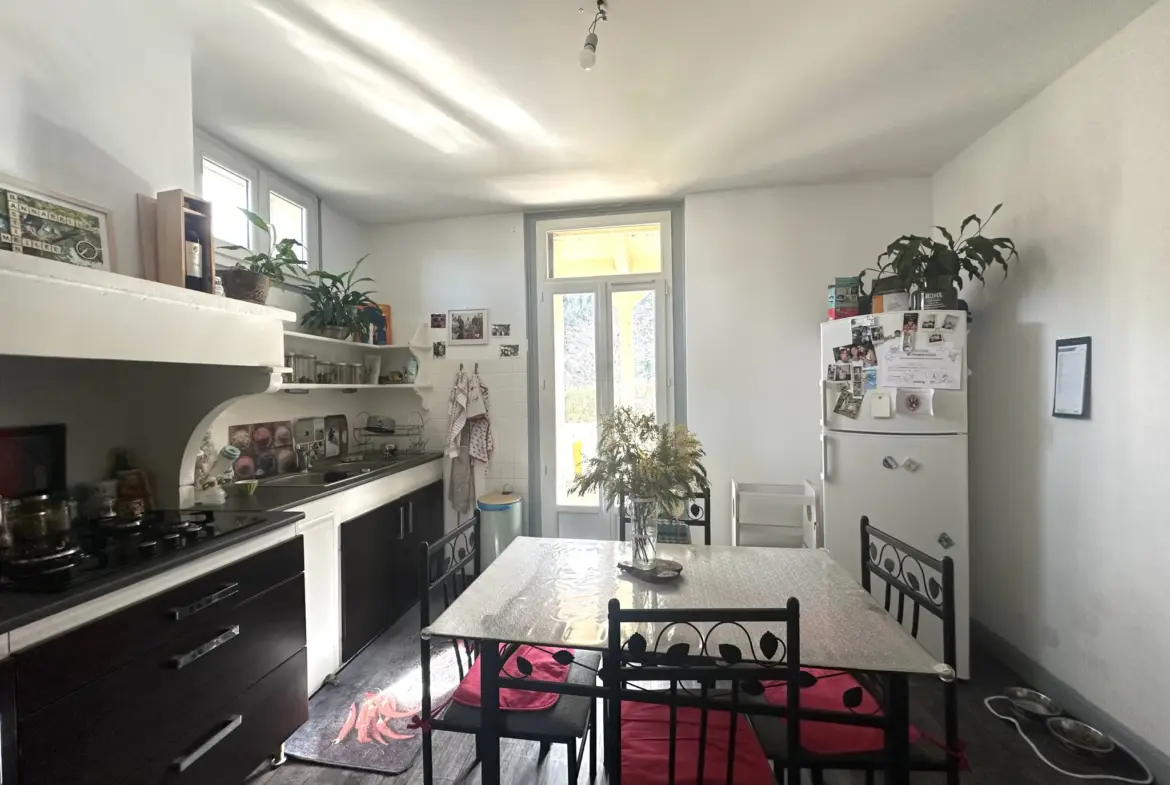 Appartement lumineux 66 m² avec jardin et terrasse à Reynes 