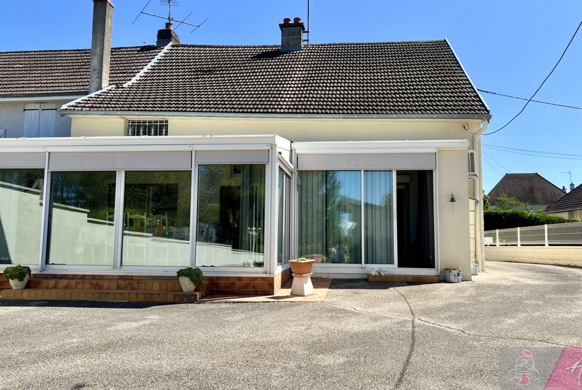 Maison mitoyenne à vendre à Mont sous Vaudrey - 162 m², 4 chambres 