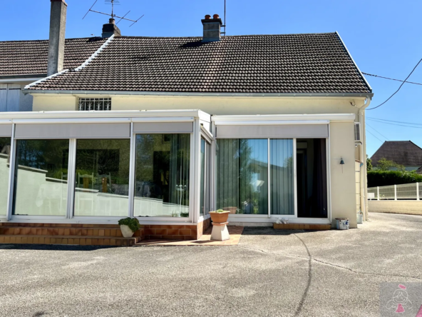 Maison mitoyenne à vendre à Mont sous Vaudrey - 162 m², 4 chambres 