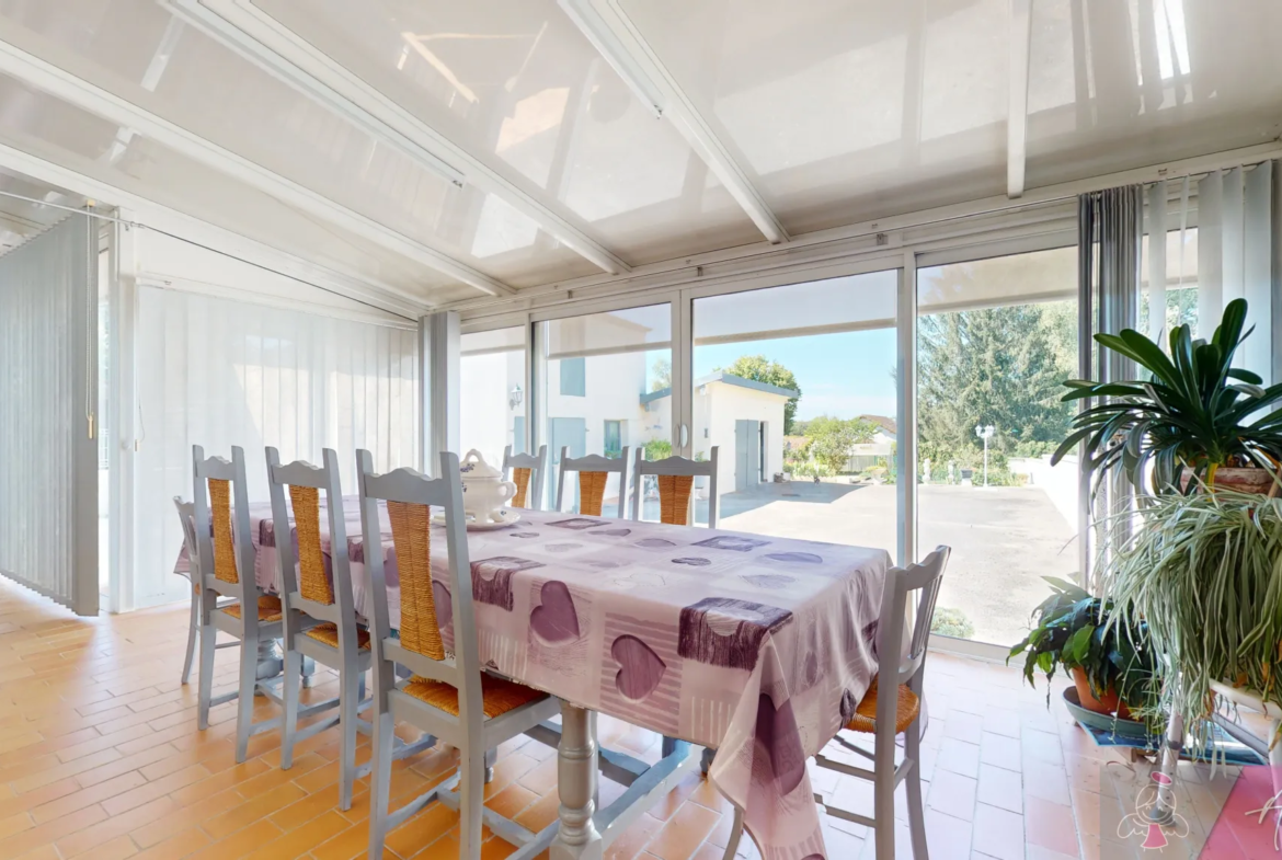 Maison mitoyenne à vendre à Mont sous Vaudrey - 162 m², 4 chambres 