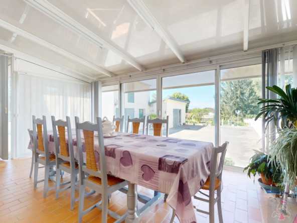 Maison mitoyenne à vendre à Mont sous Vaudrey - 162 m², 4 chambres 