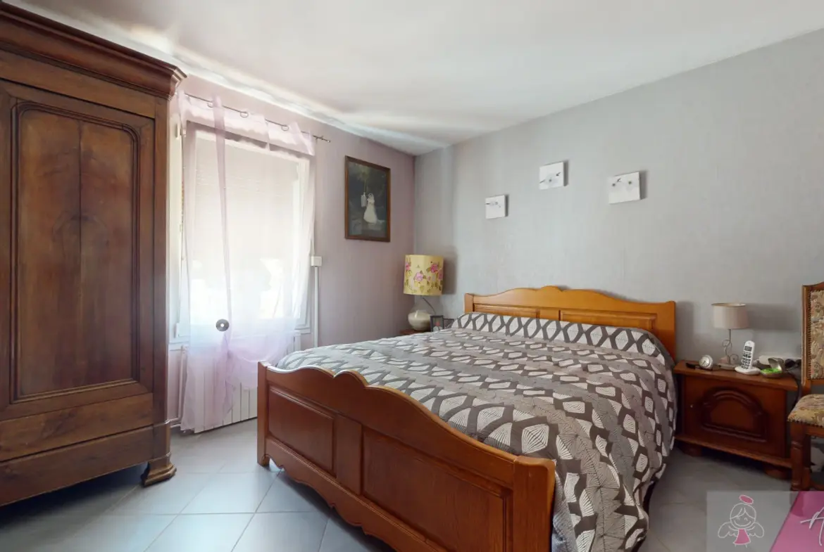 Maison mitoyenne à vendre à Mont sous Vaudrey - 162 m², 4 chambres 