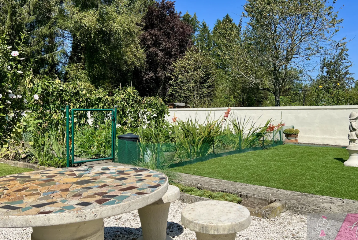 Maison mitoyenne à vendre à Mont sous Vaudrey - 162 m², 4 chambres 
