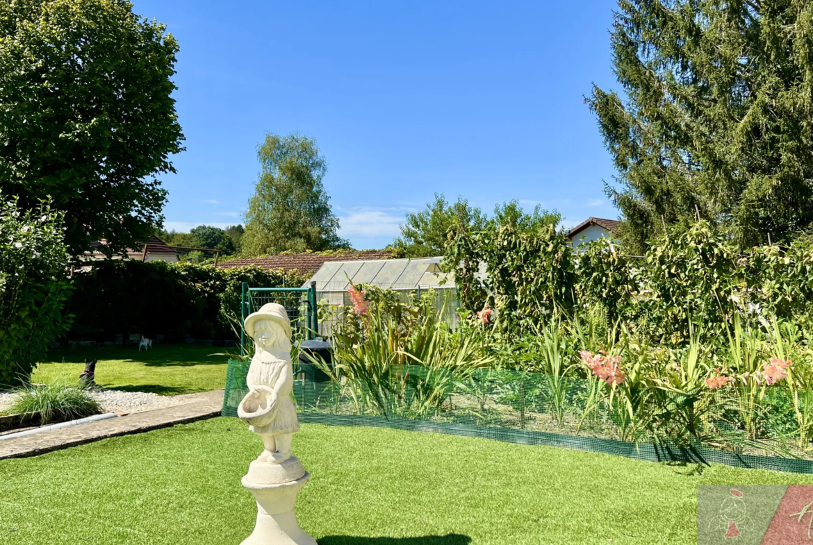 Maison mitoyenne à vendre à Mont sous Vaudrey - 162 m², 4 chambres 