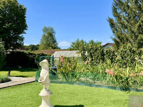 Maison mitoyenne à vendre à Mont sous Vaudrey - 162 m², 4 chambres 