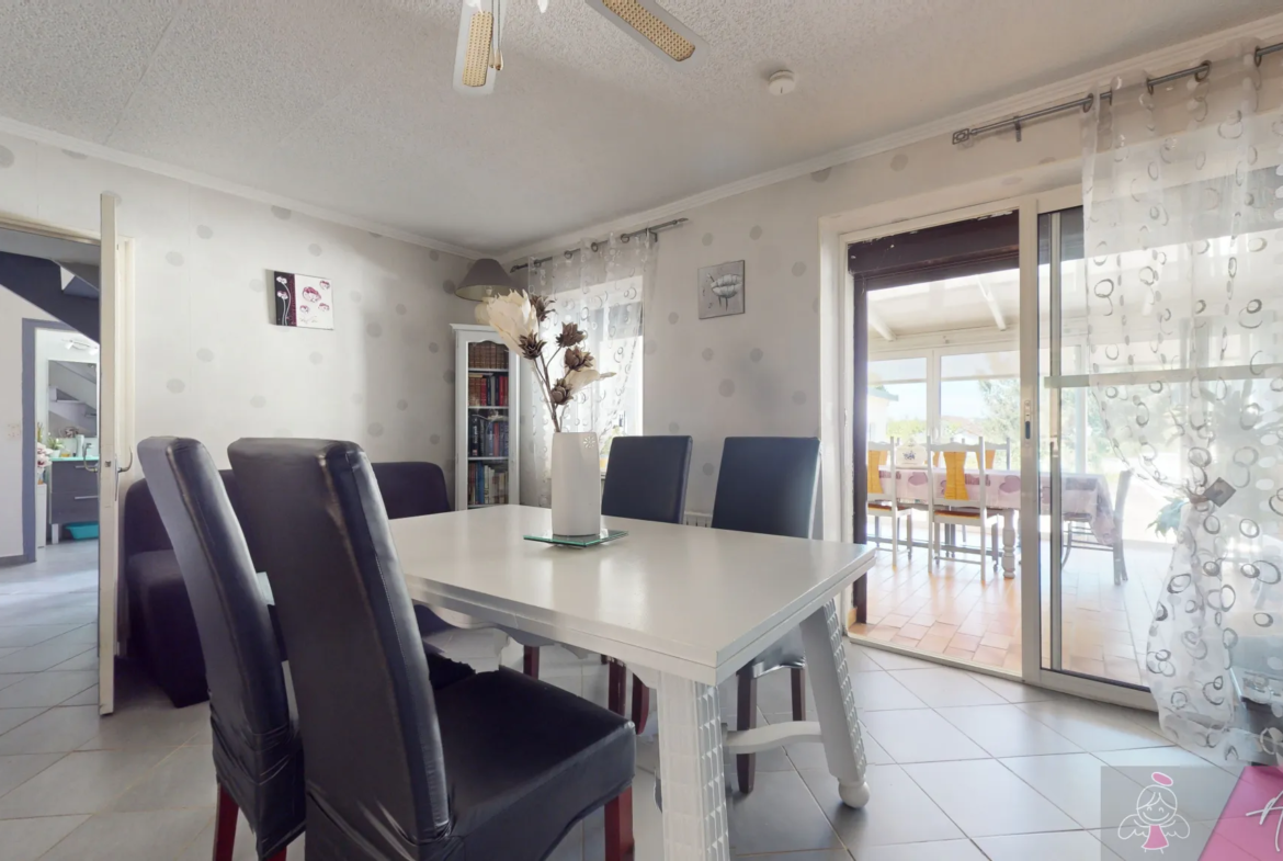 Maison mitoyenne à vendre à Mont sous Vaudrey - 162 m², 4 chambres 