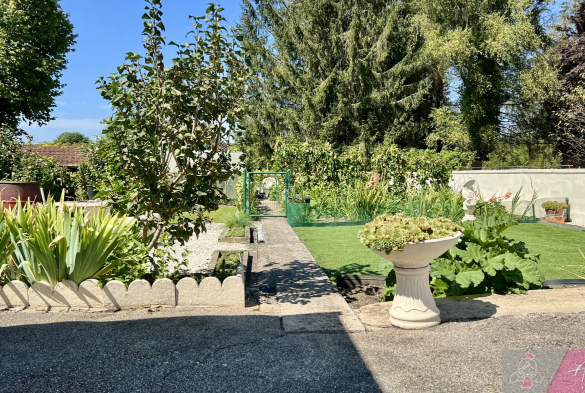 Maison mitoyenne à vendre à Mont sous Vaudrey - 162 m², 4 chambres 
