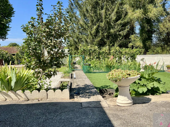 Maison mitoyenne à vendre à Mont sous Vaudrey - 162 m², 4 chambres 