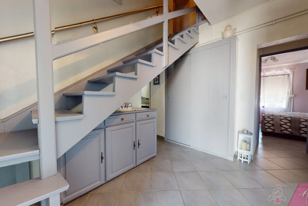 Maison mitoyenne à vendre à Mont sous Vaudrey - 162 m², 4 chambres 