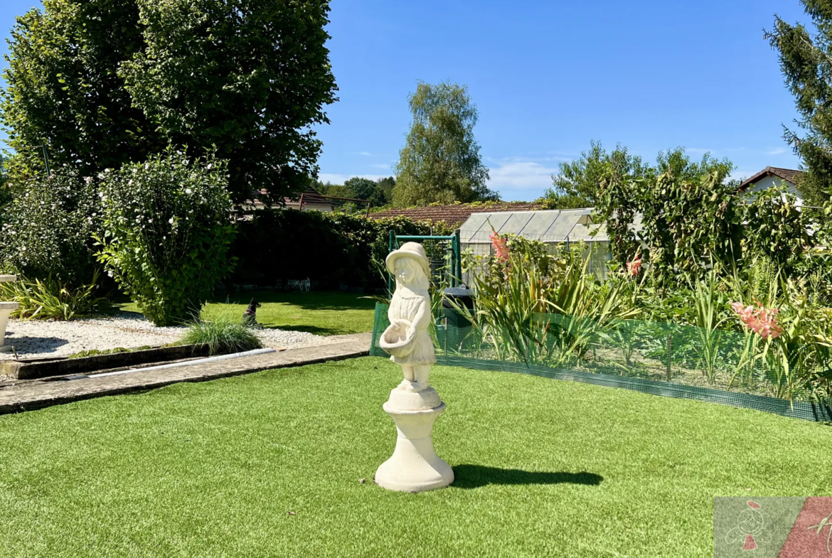 Maison mitoyenne à vendre à Mont sous Vaudrey - 162 m², 4 chambres 