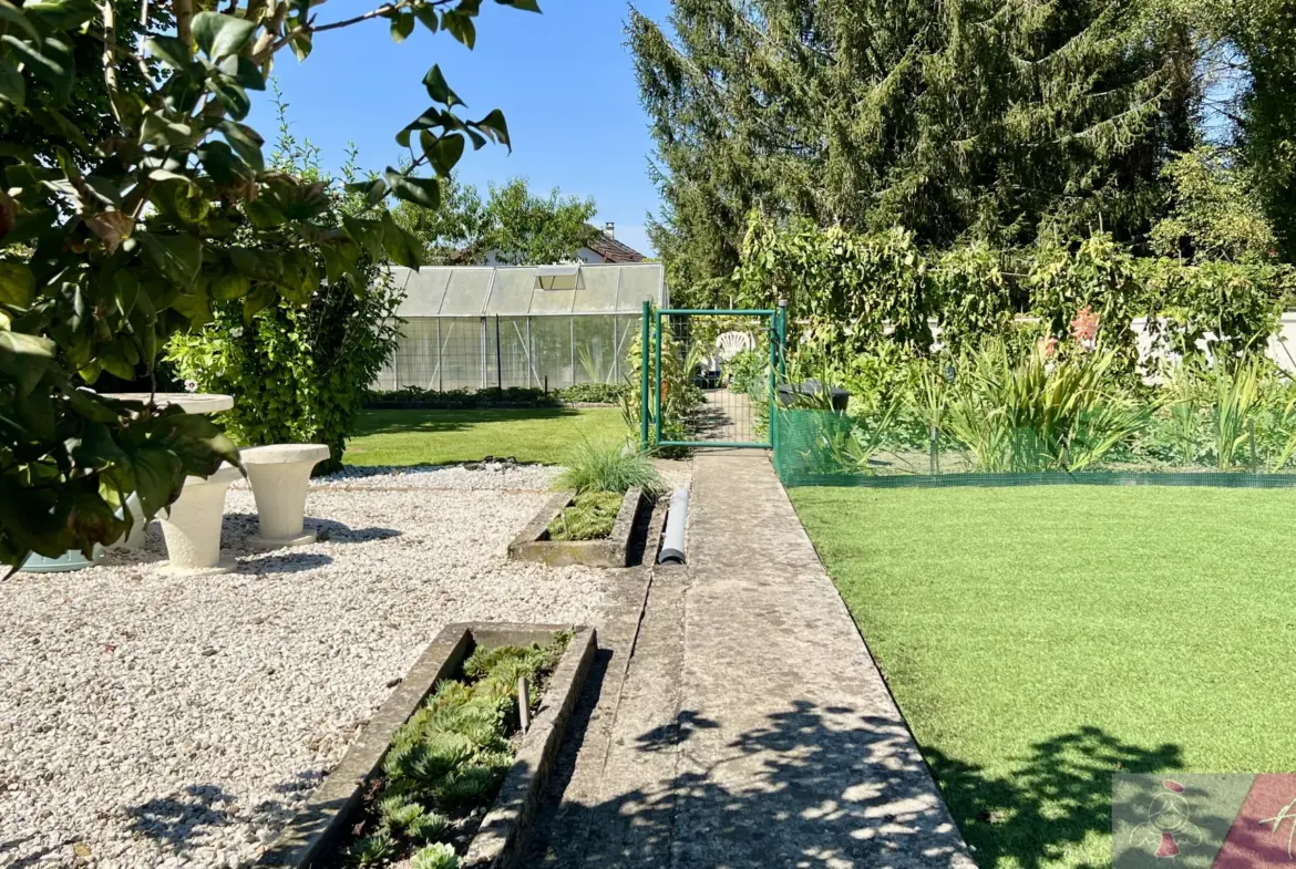 Maison mitoyenne à vendre à Mont sous Vaudrey - 162 m², 4 chambres 