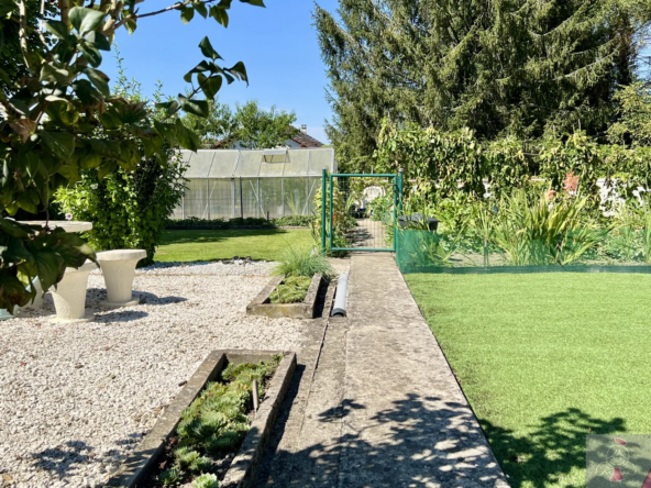 Maison mitoyenne à vendre à Mont sous Vaudrey - 162 m², 4 chambres 