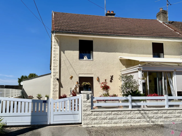 Maison mitoyenne à vendre à Mont sous Vaudrey - 162 m², 4 chambres 
