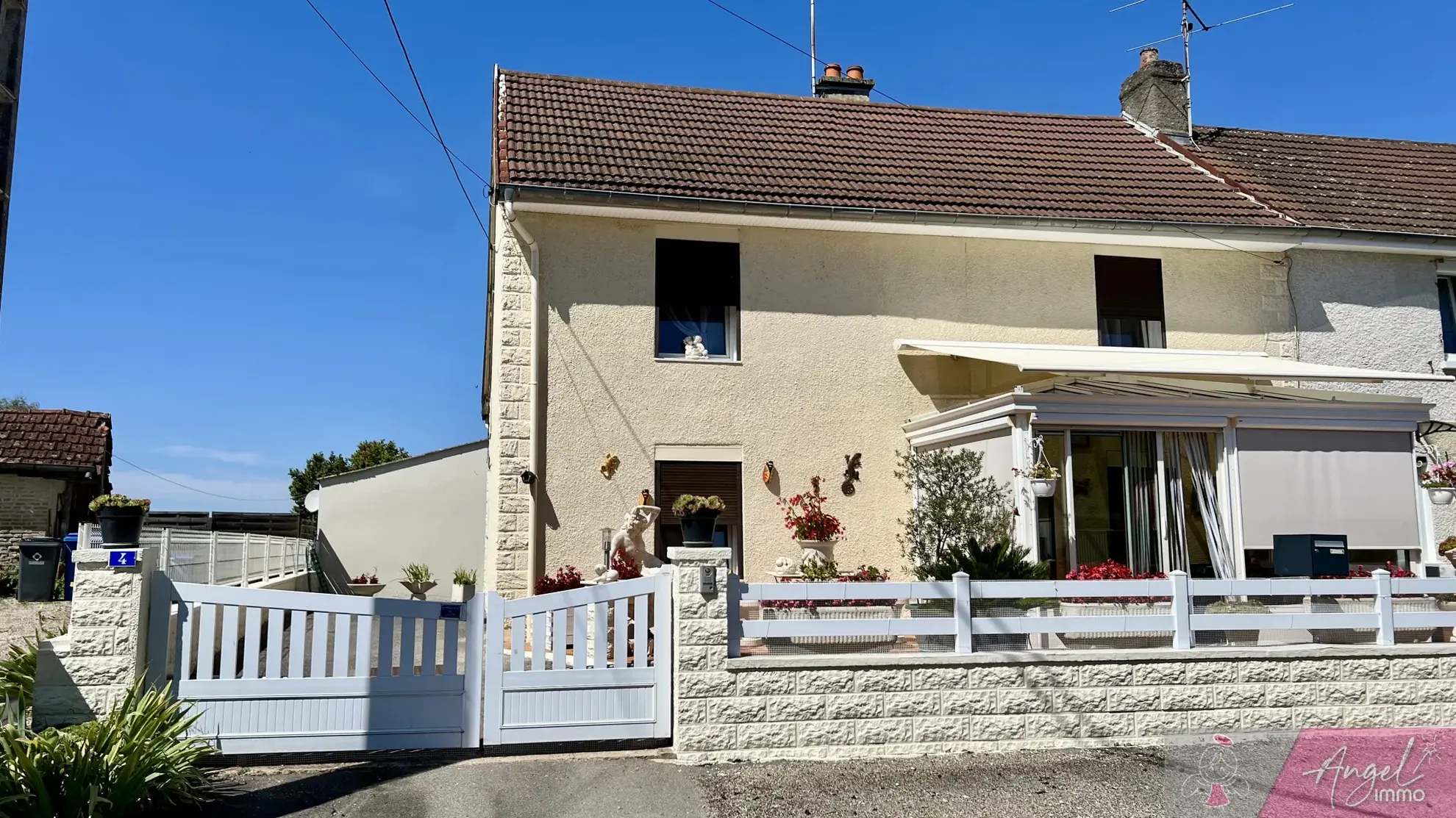 Maison mitoyenne à vendre à Mont sous Vaudrey - 162 m², 4 chambres 