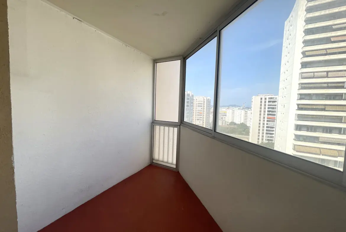 Studio à vendre 26 m² avec loggia et place de parking à Toulon 
