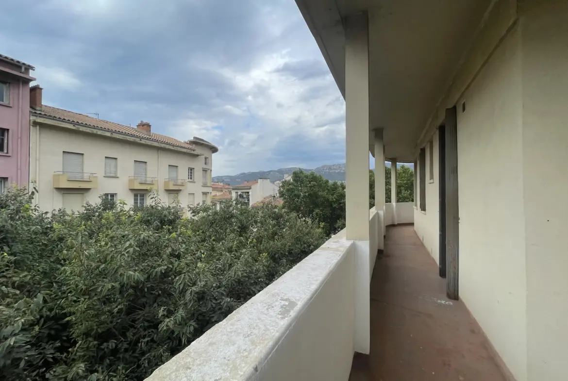 À vendre : Appartement 2 pièces de 42 m² à Toulon dans le quartier du Pont du Las 