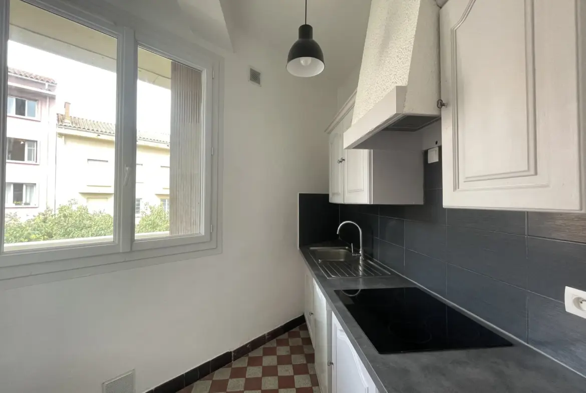 À vendre : Appartement 2 pièces de 42 m² à Toulon dans le quartier du Pont du Las 