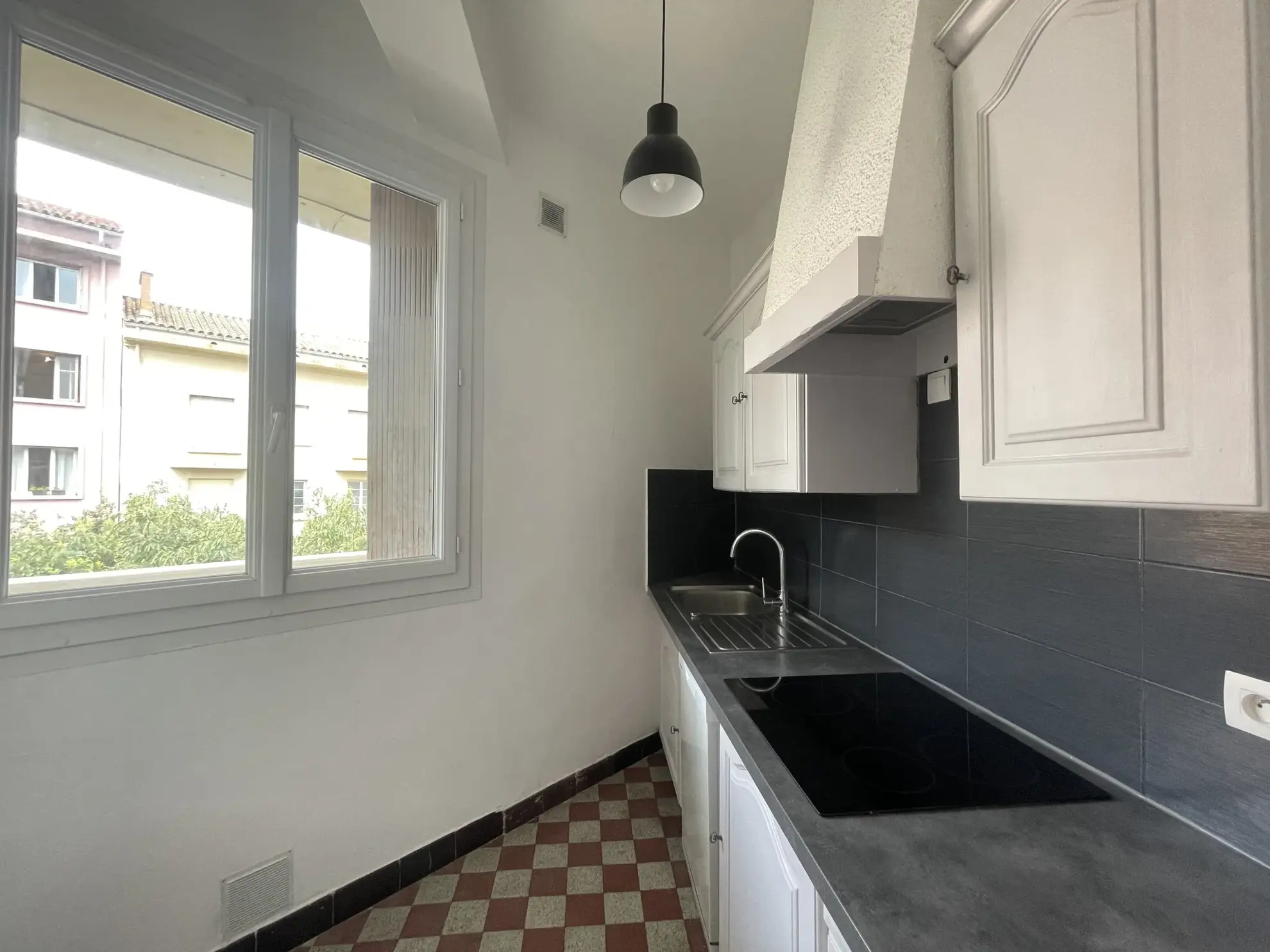 À vendre : Appartement 2 pièces de 42 m² à Toulon dans le quartier du Pont du Las 