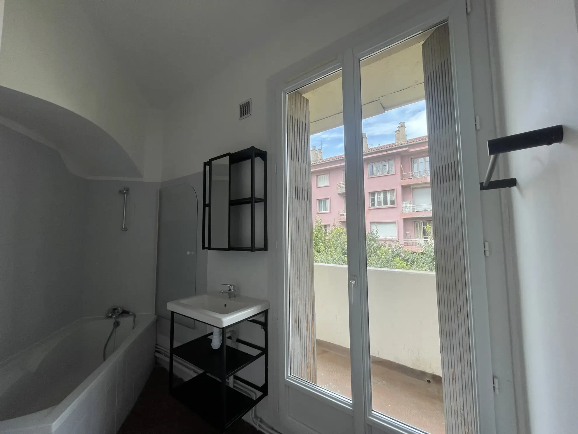 À vendre : Appartement 2 pièces de 42 m² à Toulon dans le quartier du Pont du Las 