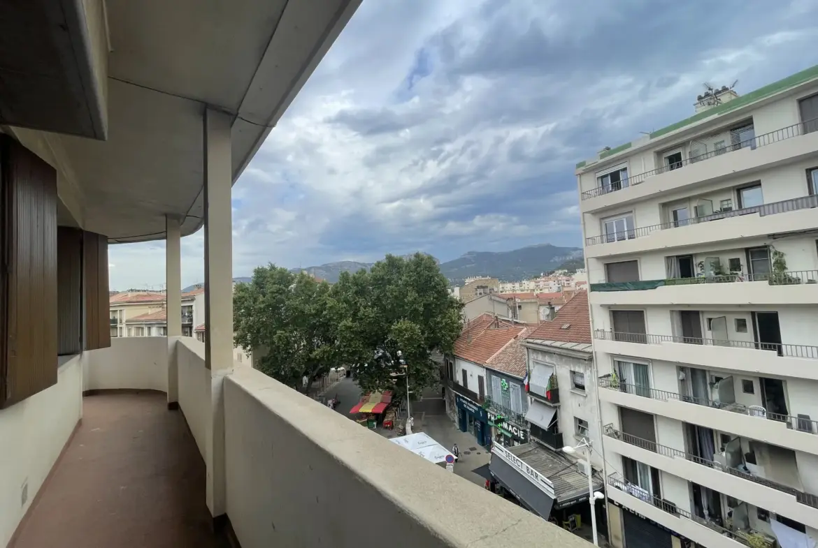 À vendre : Appartement 2 pièces de 42 m² à Toulon dans le quartier du Pont du Las 
