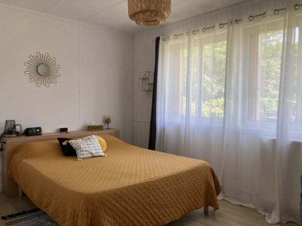 Maison de plain-pied 125 m² joliment rénovée à Captieux 
